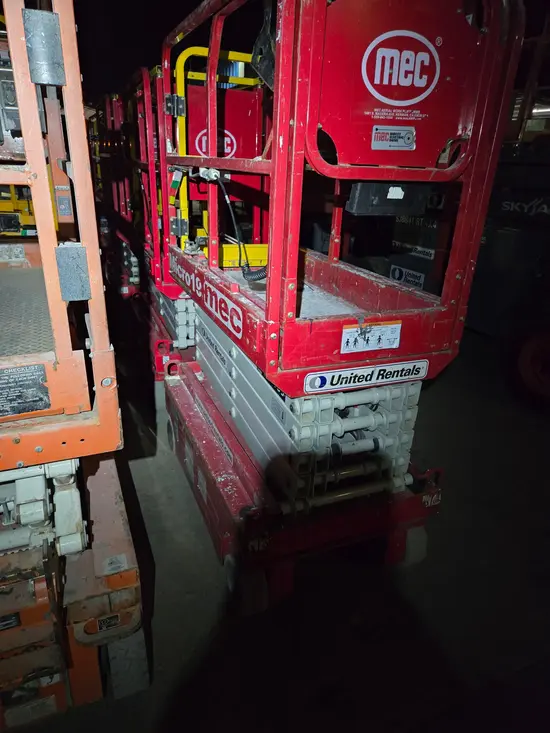 2019 MEC MICRO 19 Scissor Lift