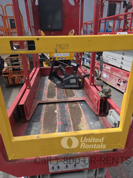 2017 MEC MICRO 19 Scissor Lift