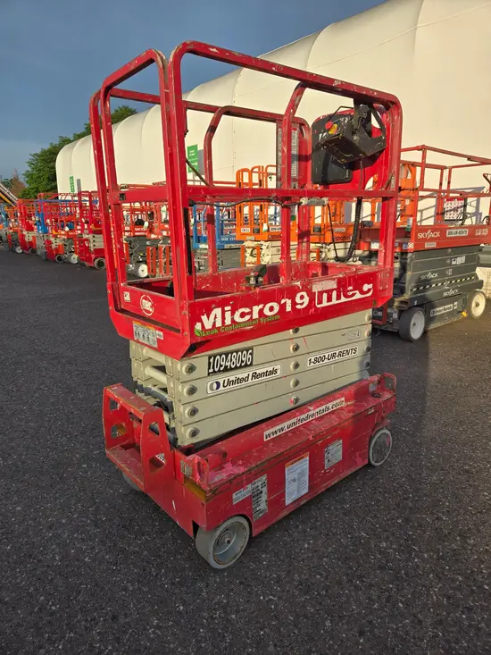 2019 MEC MICRO 19 Scissor Lift