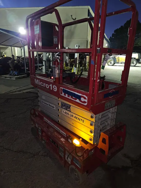 2019 MEC MICRO 19 Scissor Lift