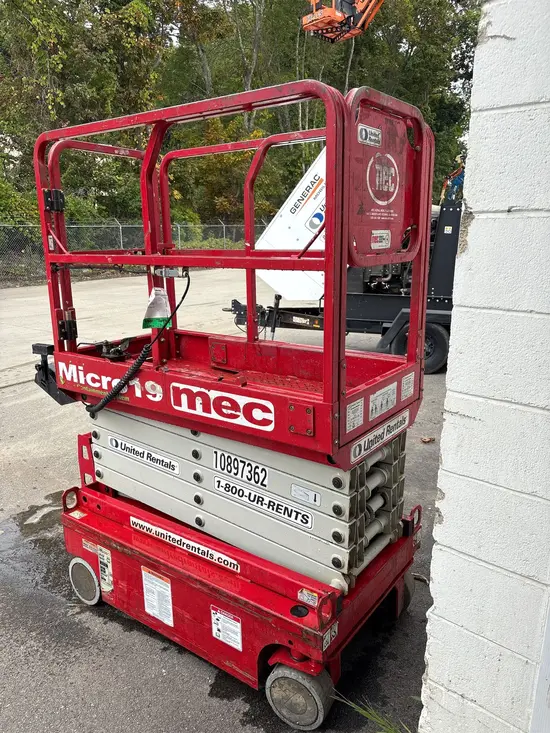 2019 MEC MICRO 19 Scissor Lift