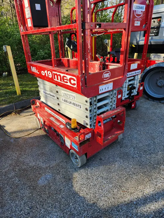 2019 MEC MICRO 19 Scissor Lift