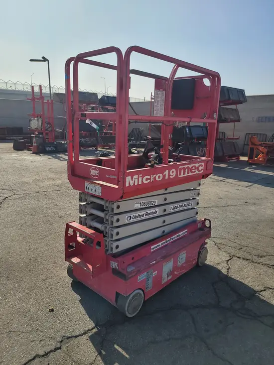 2018 MEC MICRO 19 Scissor Lift