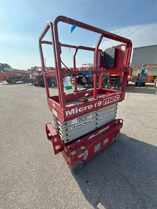 2019 MEC MICRO 19 Scissor Lift