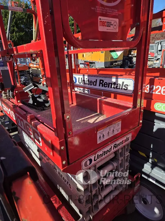 2019 MEC MICRO 19 Scissor Lift