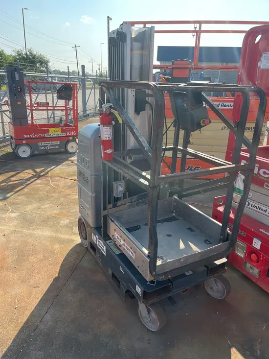 2017 JLG 20MVL Self-Propelled One-Person Lift