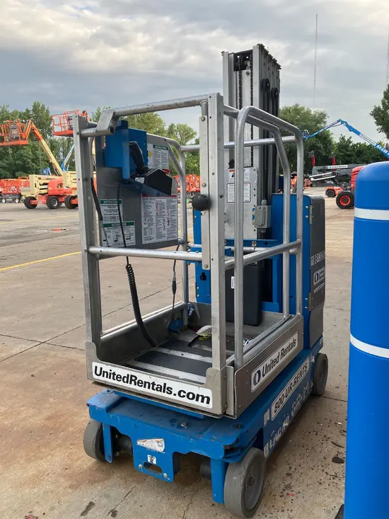 2018 Genie GR-20 Self-Propelled One-Person Lift