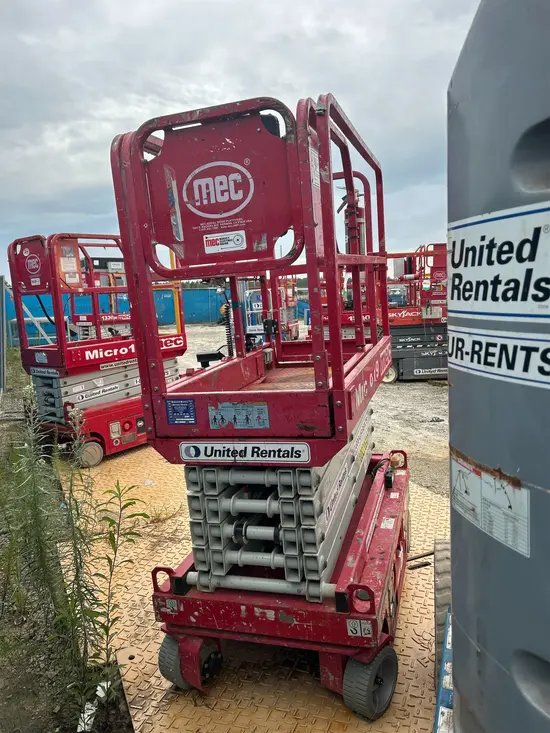 2018 MEC MICRO 19 Scissor Lift