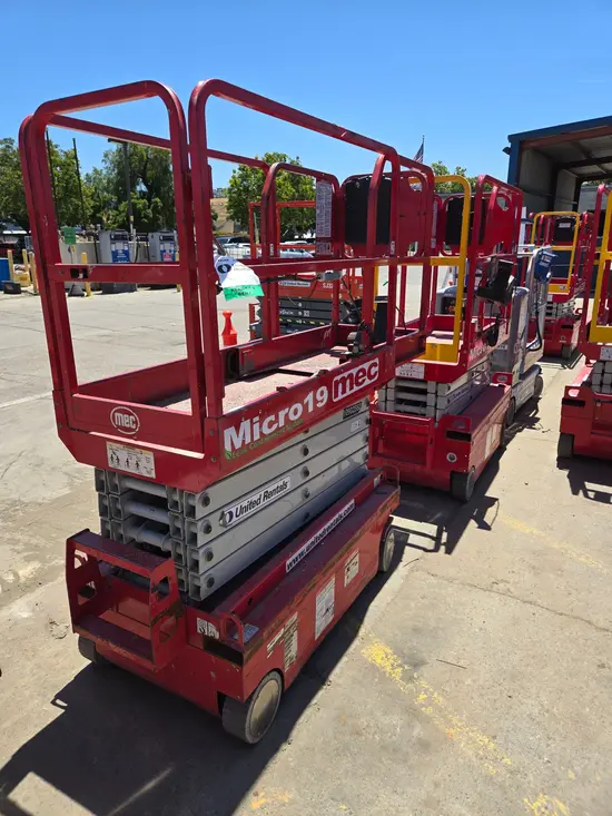 2019 MEC MICRO 19 Scissor Lift