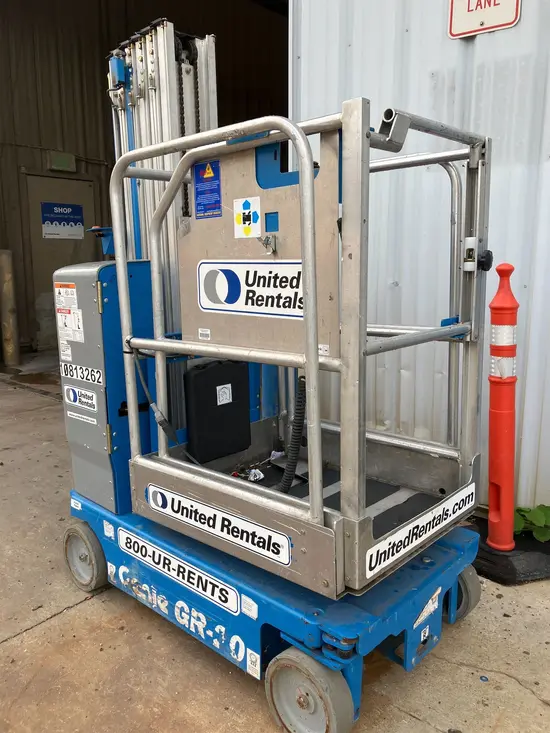 2018 Genie GR-20 Self-Propelled One-Person Lift