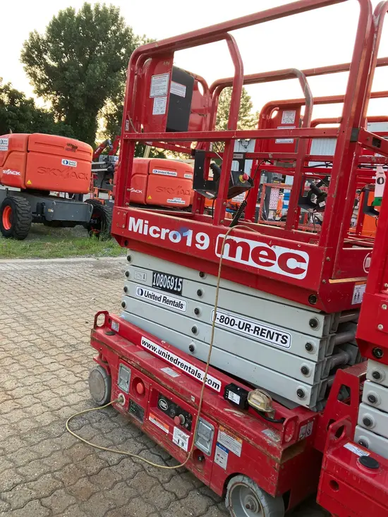 2018 MEC MICRO 19 Scissor Lift