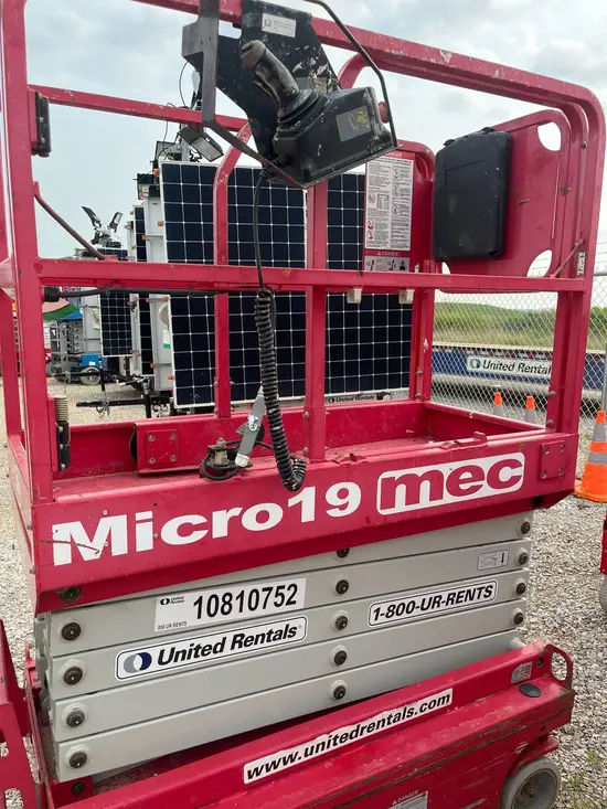 2018 MEC MICRO 19 Scissor Lift