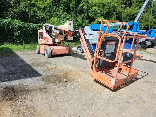 2016 JLG E400AJPN Articulating Boom Lift