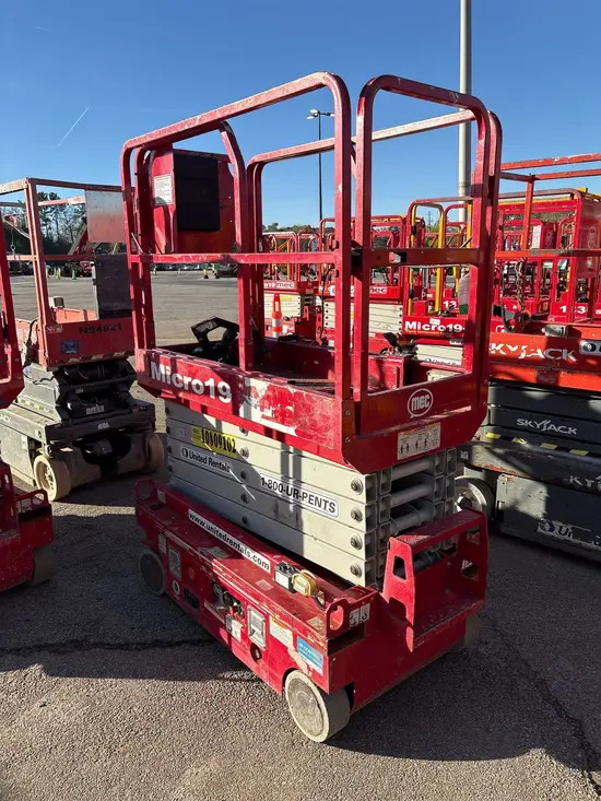 2018 MEC MICRO 19 Scissor Lift