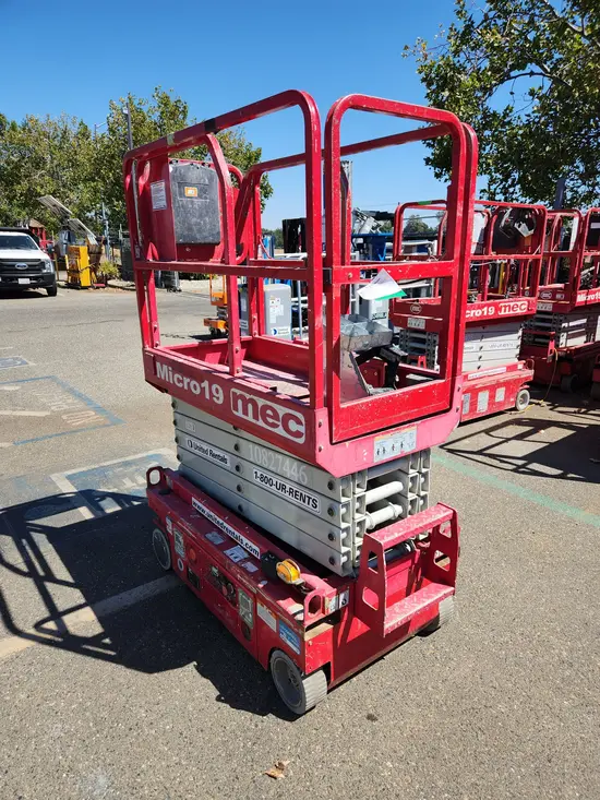 2018 MEC MICRO 19 Scissor Lift