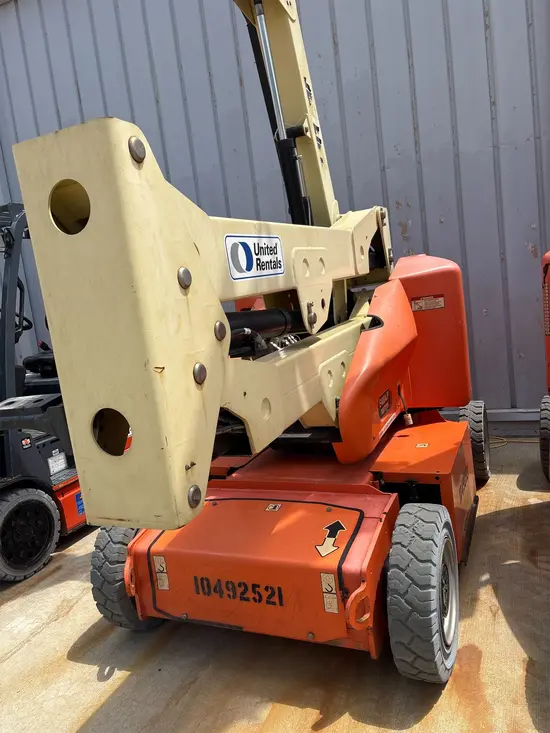 2016 JLG E400AJPN Articulating Boom Lift