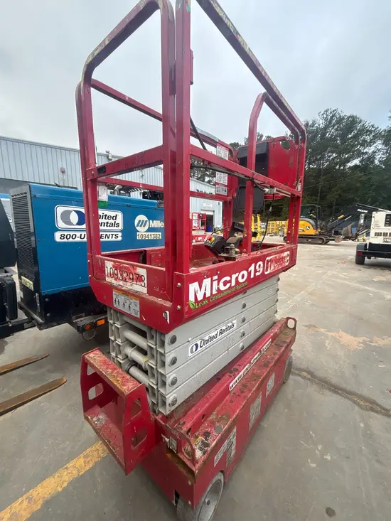2019 MEC MICRO 19 Scissor Lift