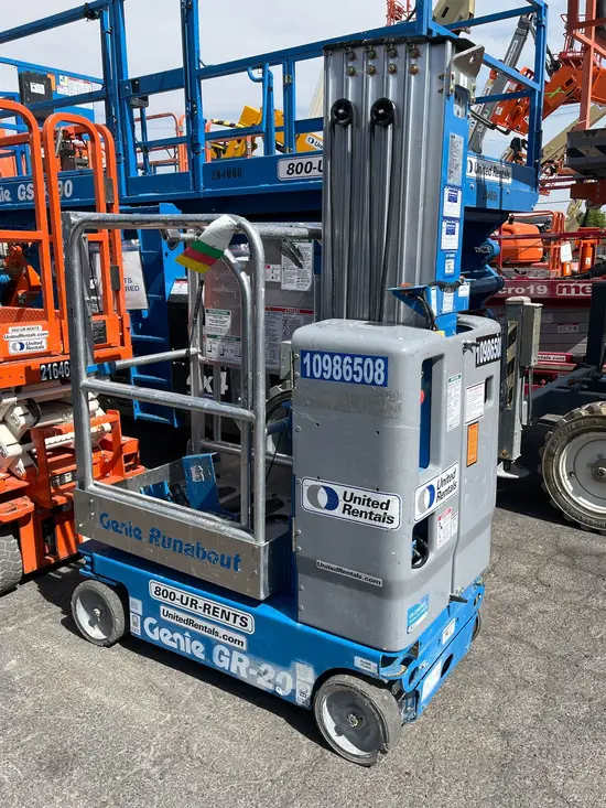 2018 MEC MICRO 19 Scissor Lift