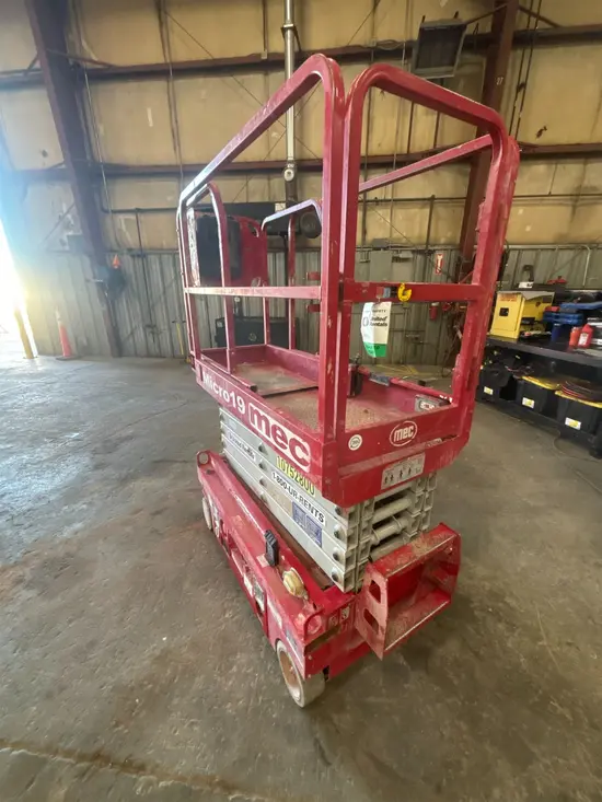 2018 MEC MICRO 19 Scissor Lift