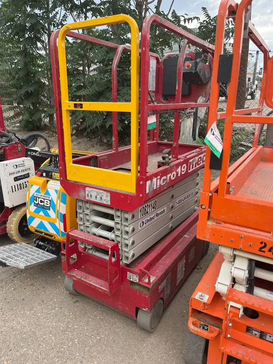 2018 MEC MICRO 19 Scissor Lift
