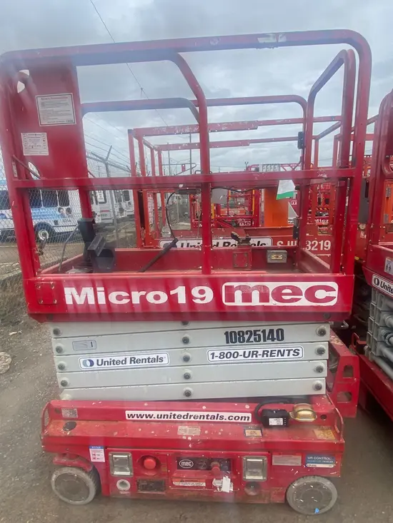 2018 MEC MICRO 19 Scissor Lift