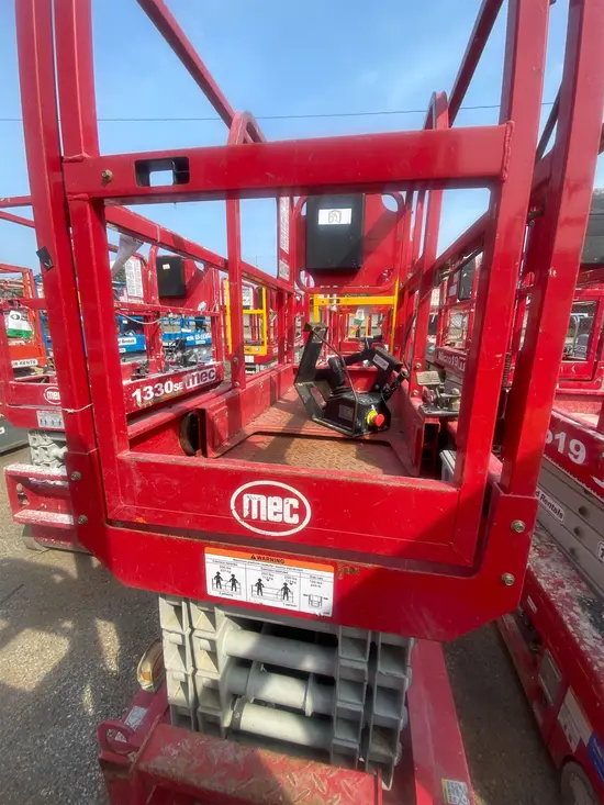 2019 MEC MICRO 19 Scissor Lift