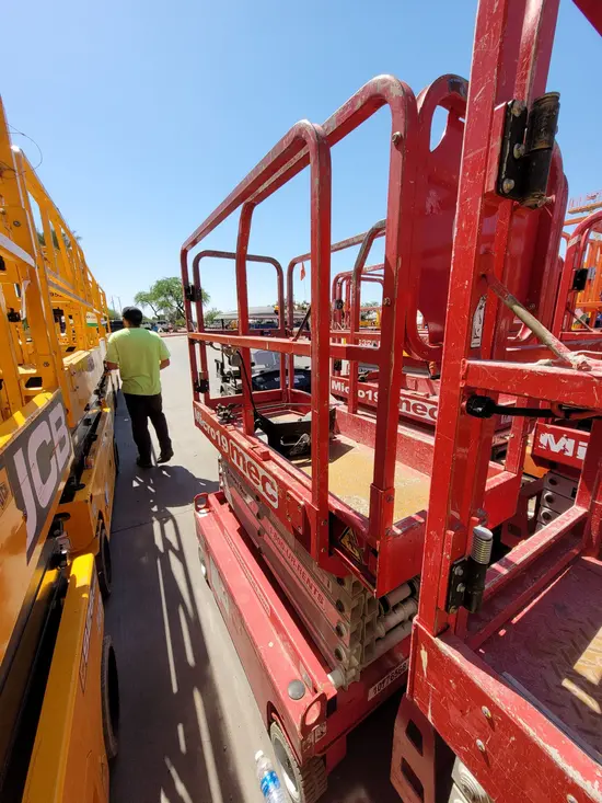 2018 MEC MICRO 19 Scissor Lift