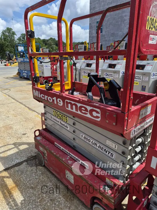 2019 MEC MICRO 19 Scissor Lift