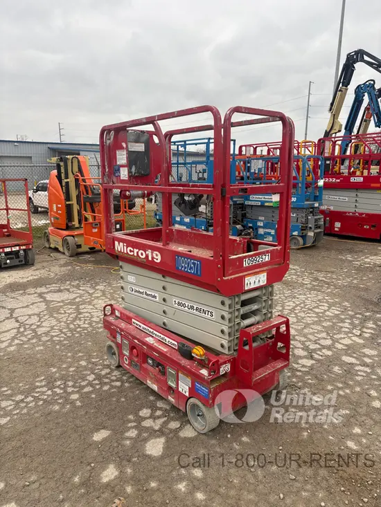 2019 MEC MICRO 19 Scissor Lift