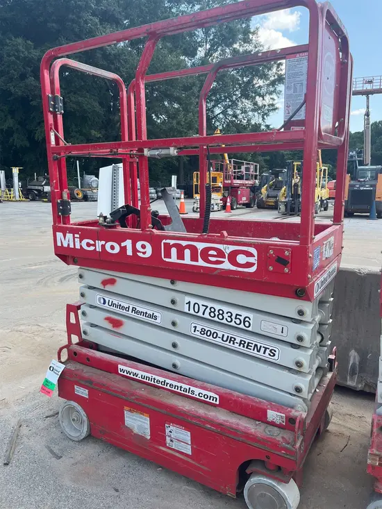 2018 MEC MICRO 19 Scissor Lift