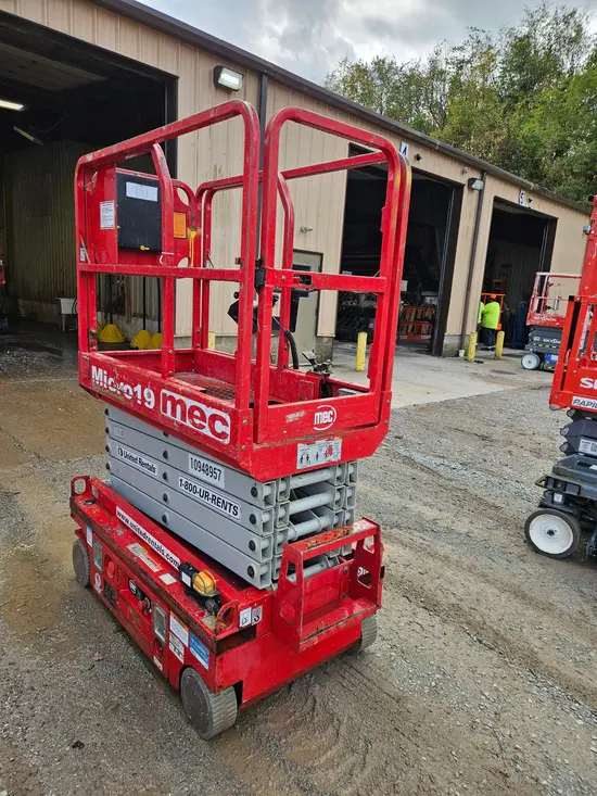2019 MEC MICRO 19 Scissor Lift