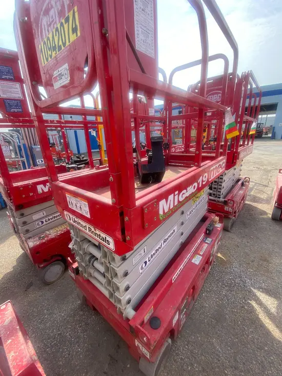 2019 MEC MICRO 19 Scissor Lift