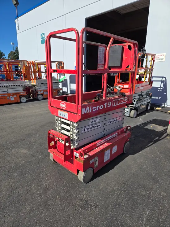 2019 MEC MICRO 19 Scissor Lift