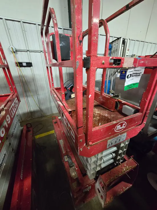 2019 MEC MICRO 19 Scissor Lift