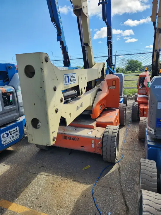 2013 JLG E450AJ Articulating Boom Lift