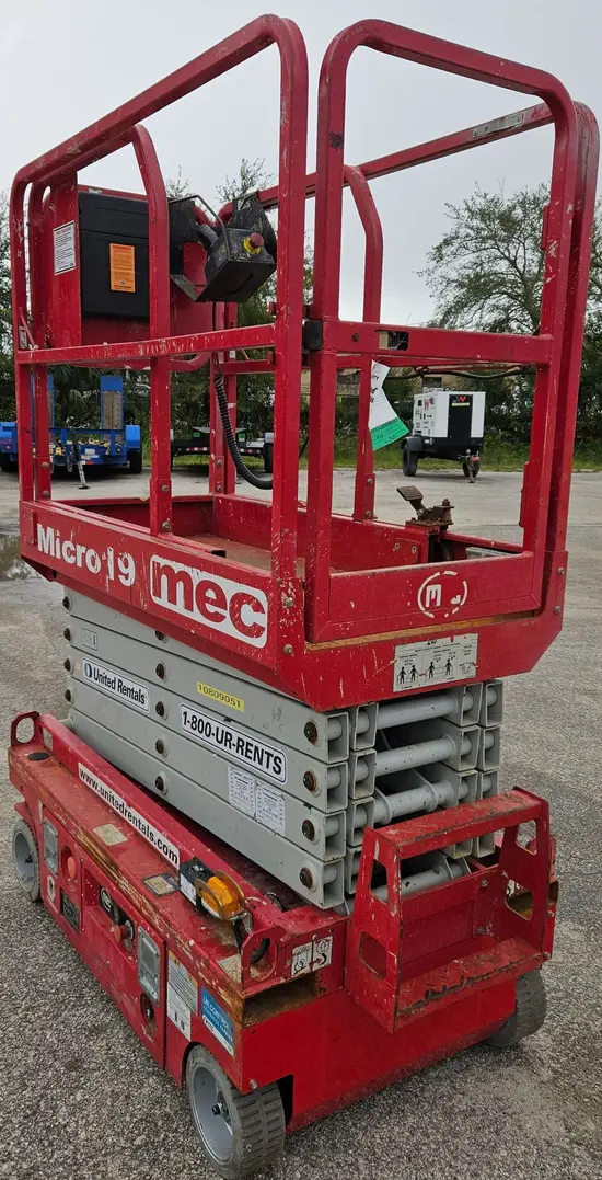 2018 MEC MICRO 19 Scissor Lift