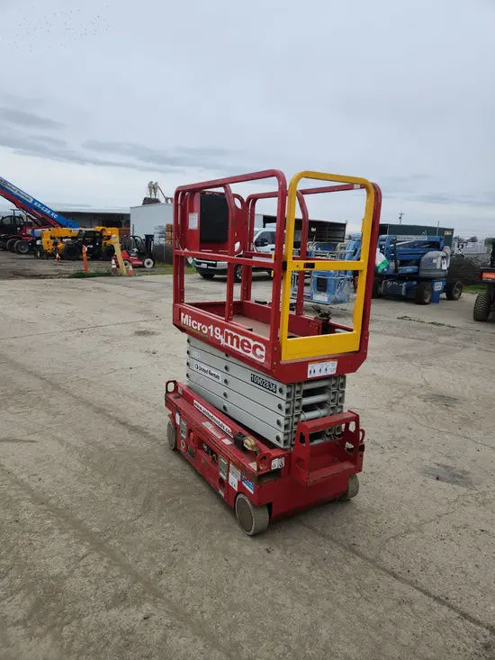 2019 MEC MICRO 19 Scissor Lift