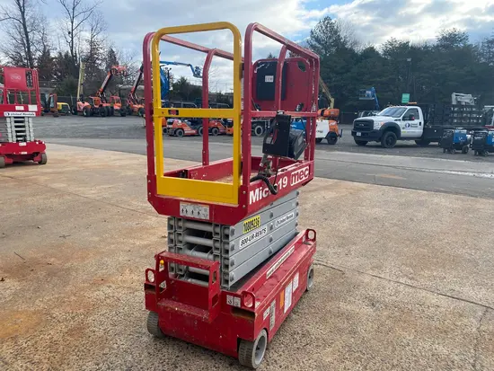 2018 MEC MICRO 19 Scissor Lift