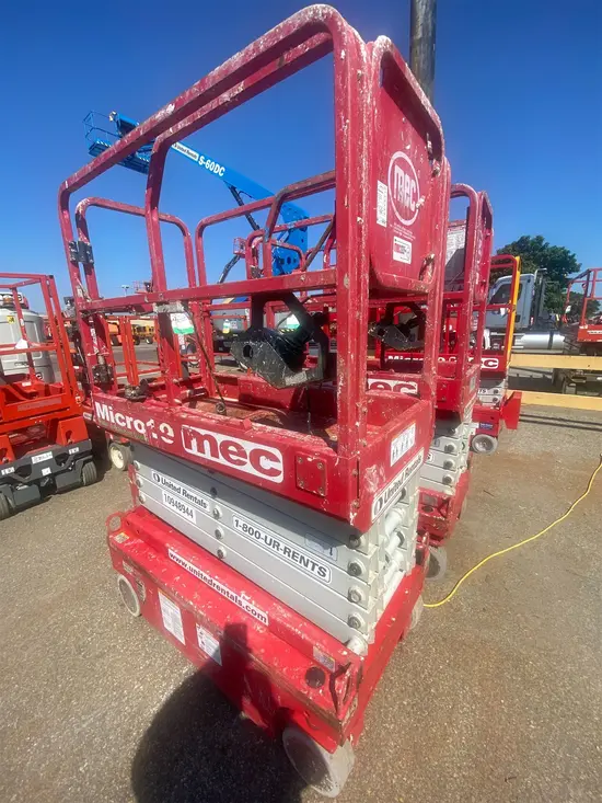 2019 MEC MICRO 19 Scissor Lift