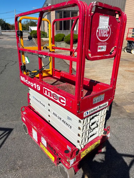 2018 MEC MICRO 19 Scissor Lift