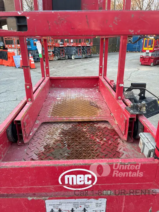 2019 MEC MICRO 19 Scissor Lift