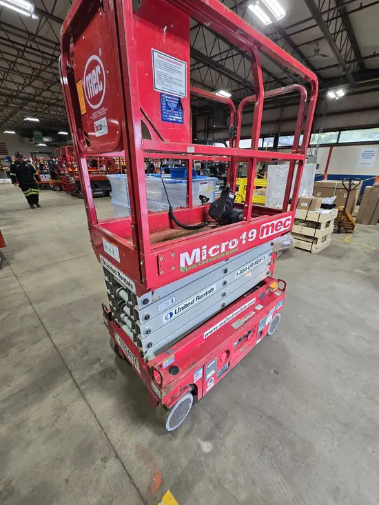 2019 MEC MICRO 19 Scissor Lift