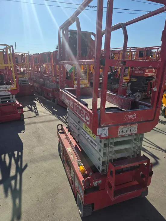 2019 MEC MICRO 19 Scissor Lift