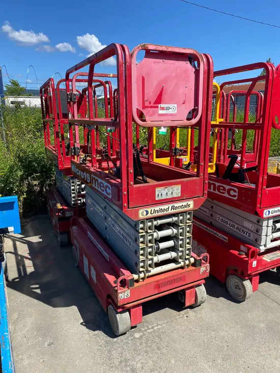 2018 MEC MICRO 19 Scissor Lift