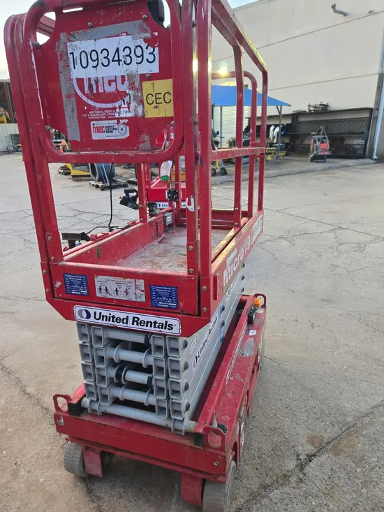 2019 MEC MICRO 19 Scissor Lift