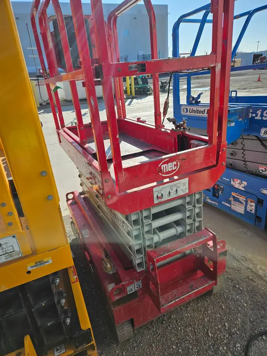 2018 MEC MICRO 19 Scissor Lift