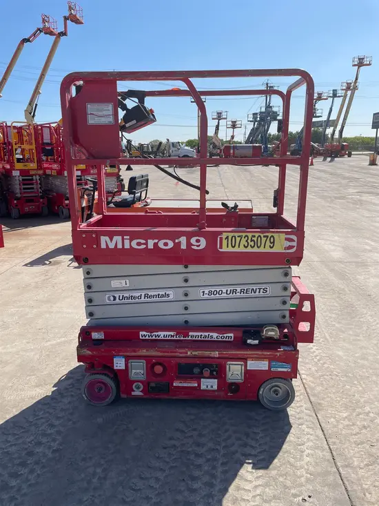 2018 MEC MICRO 19 Scissor Lift