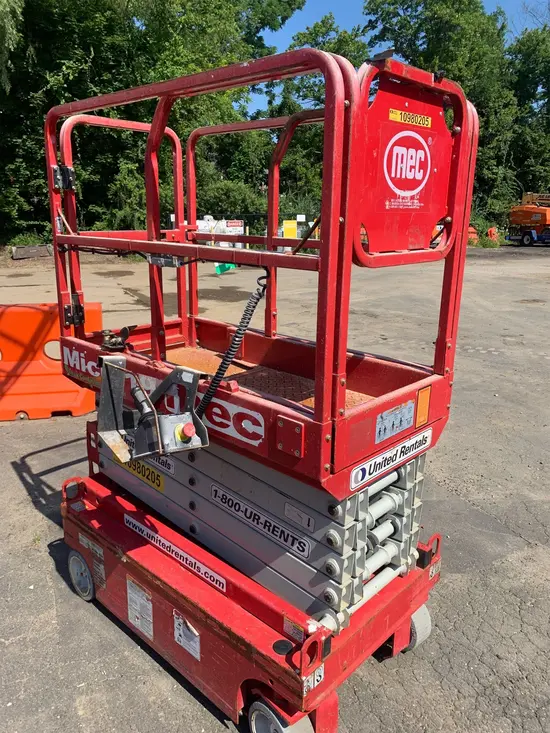 2019 MEC MICRO 19 Scissor Lift