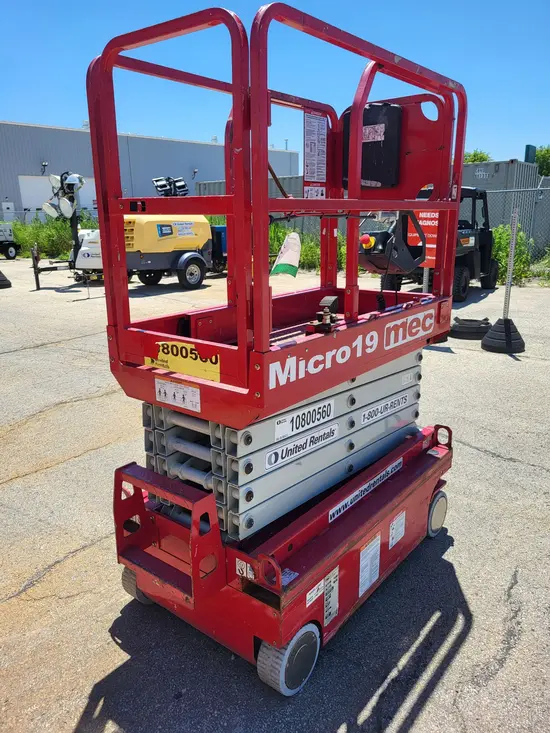 2018 MEC MICRO 19 Scissor Lift