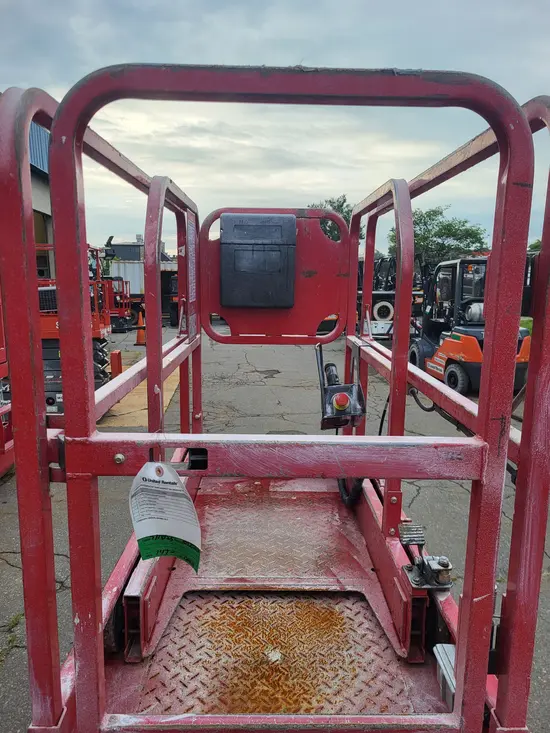 2019 MEC MICRO 19 Scissor Lift